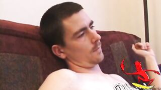 Marshall fa un pompino etero a Daniel