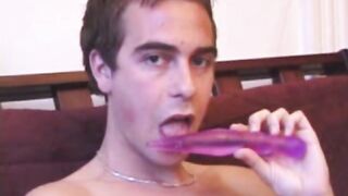 Vincenzo hat ein neues Sexspielzeug