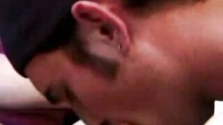 Gli amatori Adam e Lukas scopano