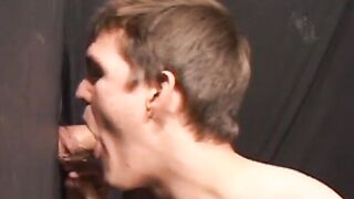 Giovane Glory Hole che succhia Nick