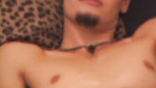 El chico heterosexual Lex se masturba