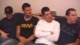 Ocho chicos haciendo jacking