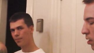 Ocho chicos haciendo jacking