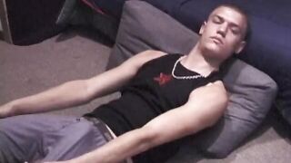 Lance se masturbando