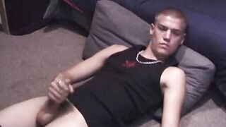 Lance se masturbando