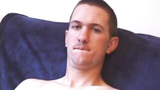 Ragazzi etero si masturbano insieme