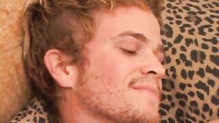 Zach Peters se branle