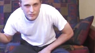 Skaterboy Ethan schlägt ab