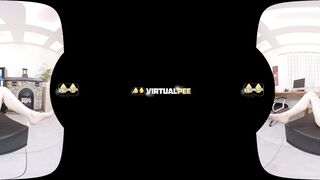 Virtualpee - Jugueteando con ambos agujeros - Porno de realidad virtual