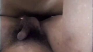 Garçons asiatiques baisant sous la douche