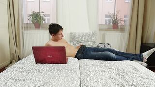 Il giovane Johny Cherry si masturba in webcam