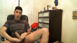 Alexio, el latino amateur, se masturba en la webcam