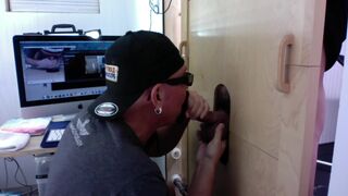 Giovane latino vuole la gola profonda