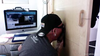 Giovane latino vuole la gola profonda