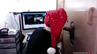 Camionista riceve un pompino al gloryhole