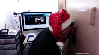 Camionista riceve un pompino al gloryhole