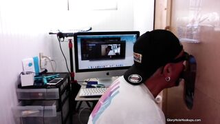 Gloryhole chupa y folla