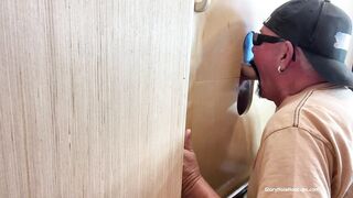 Mi amigo de la garganta me folla duro