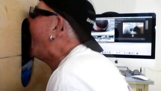 Servizio di Cock al Gloryhole