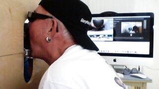 Servizio di Cock al Gloryhole