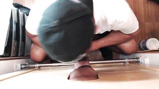 Homem tarado goza no Gloryhole