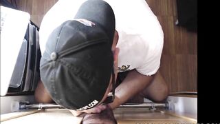 Fare un pompino all'uomo d'affari