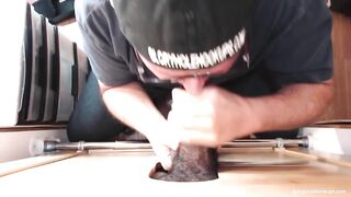 Succhiare un cazzo nero al gloryhole