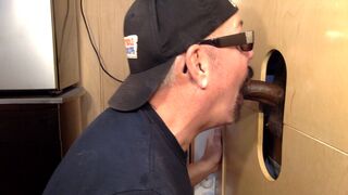 Homme petit et bien membré au Gloryhole