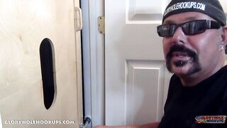 Jovem Executivo Negro no Gloryhole
