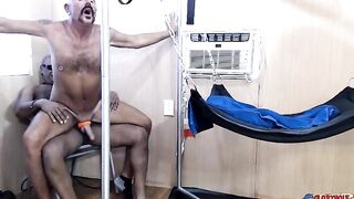 Papà scopano selvaggiamente dalla fionda al pavimento