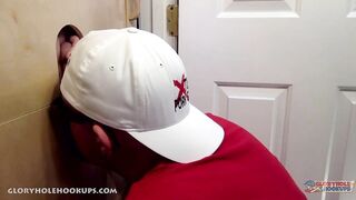 Papa à grosse bite veut une tête dans un gloryhole