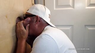 Uno studente laureato ha bisogno di un aiuto per il Gloryhole