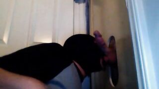 Incrível chupadora de rola mascarada em Gloryhole