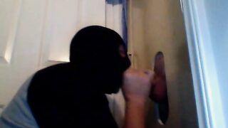 Incrível chupadora de rola mascarada em Gloryhole