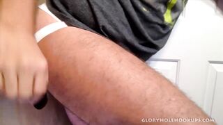 Un mec noir marié et bien membré me baise le cul au gloryhole