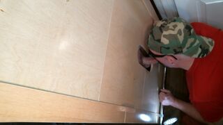 Vista aérea de una mamada de polla en Gloryhole