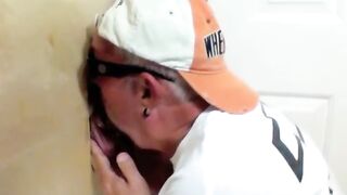 Marié avec 20 cm visite le Gloryhole