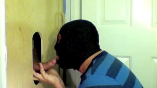 Succhiare 20 cm al gloryhole