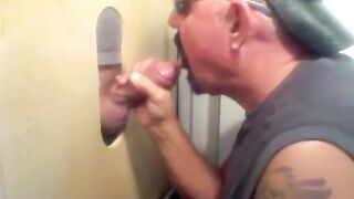 Papà sposato in pelle al Gloryhole