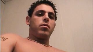 Garoto hétero Ethan se masturbando