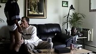 Heterosexueller Junge und Schläger saugen