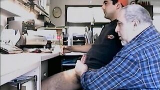 Je suce mon colocataire hétéro