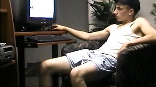 Cory, un garçon hétéro, se fait battre