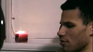 Dino hétéro fait une fellation