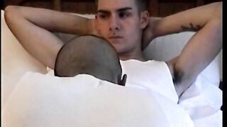 Il ragazzo etero seducente Tony