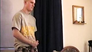 CJ, un garçon hétéro, se lance en solo