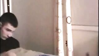 El curioso chico heterosexual Adam