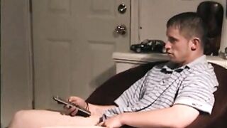 Il ragazzo etero Marshall si fa fare un pompino