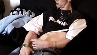 Ragazzo etero Marshall che si accarezza