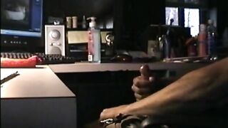 Zack spritzt auf seine Unterwäsche